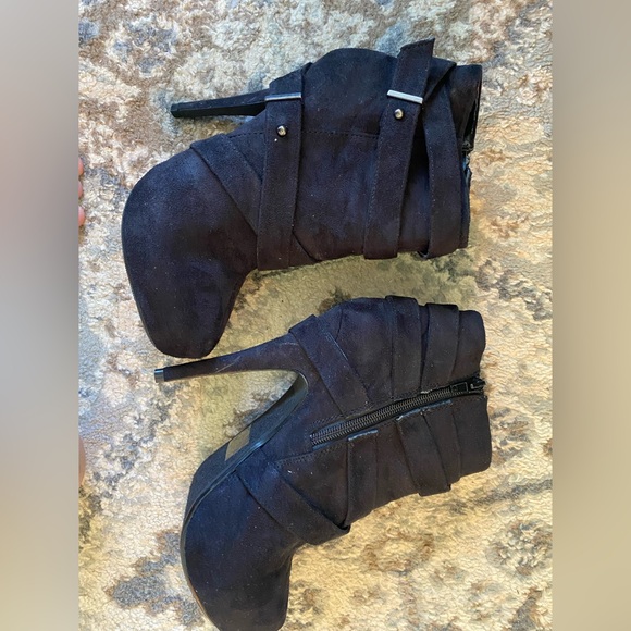 Shi by JOURNEYS Black Ankle Booties - Picture 4 of 4